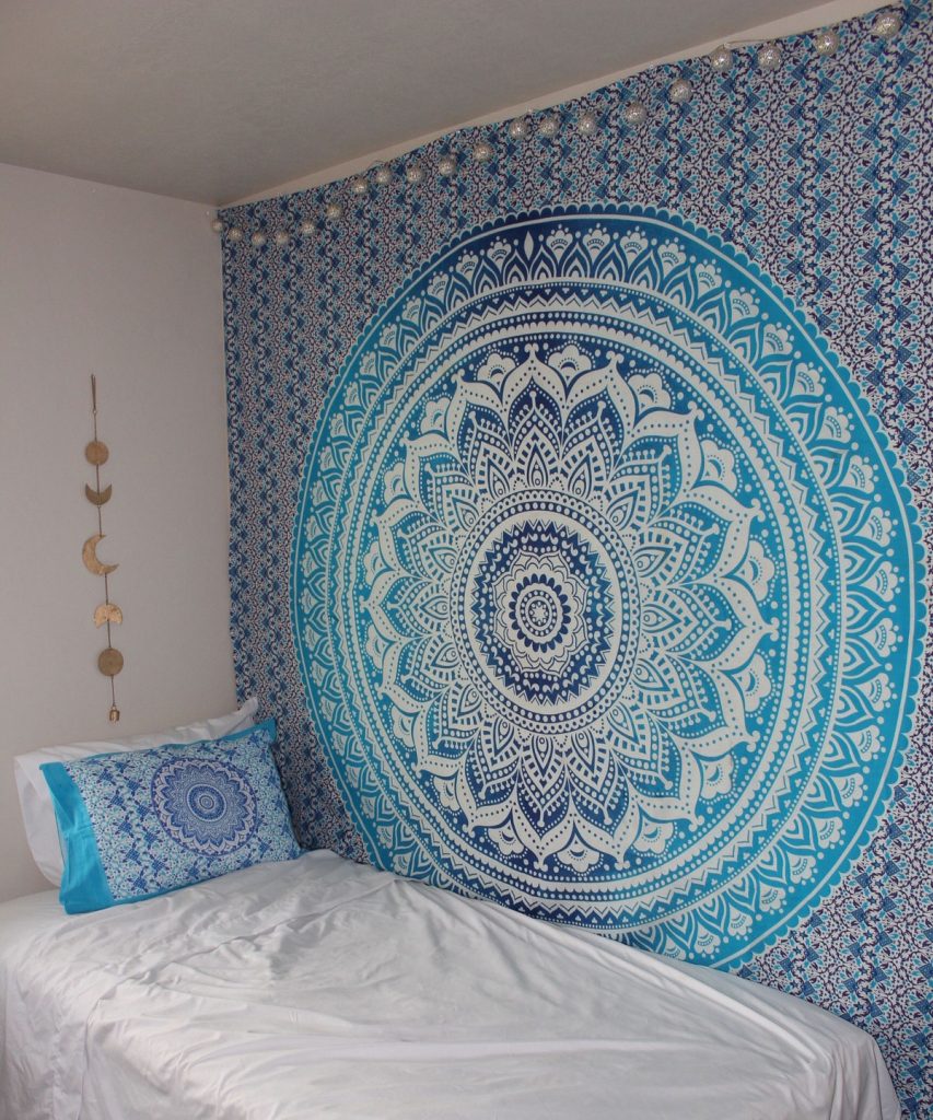 10 Easy Ways To Hang Tapestry On Your Wall￼
